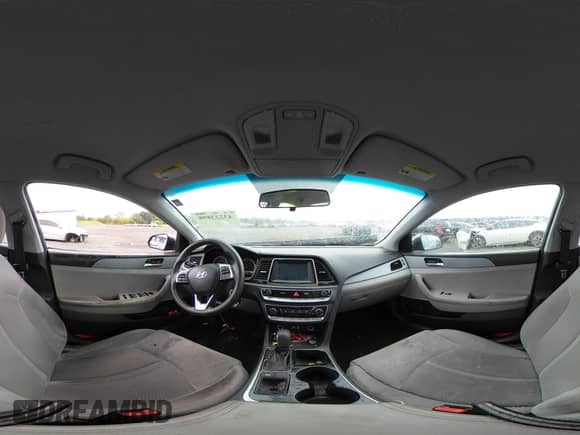 2019 Hyundai Sonata SE с VIN 5NPE24AF2KH765467, выставлен на аукционе IAAI как лот 43223898 с пробегом 217 195 миль миль и . История ставок и продаж доступна на DreamBid. Изображение 18.