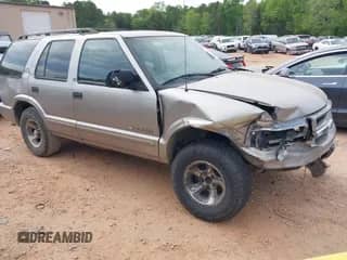 2003 Chevrolet Blazer LS с VIN 1GNCS13X43K102715, выставлен на аукционе IAAI как лот 41983401 с пробегом 164 897 миль миль и . История ставок и продаж доступна на DreamBid. Изображение 1.