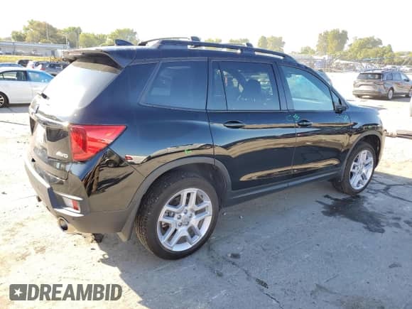 2024 Honda Passport EX-L with VIN 5FNYF8H53RB020581, listed as a Copart auction lot 82087435 with 20,595 mi miles and Salvage title. Bid and sale history available at DreamBid. Image 3.
