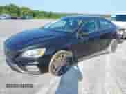 2017 Volvo S60 Dynamic с VIN YV126MFL4H2433816, выставлен на аукционе IAAI как лот 41924157 с пробегом 80 000 миль миль и . История ставок и продаж доступна на DreamBid. Изображение 2.