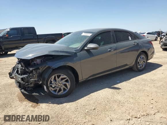 2024 Hyundai Elantra с VIN KMLHM4DJ7RU111237, выставлен на аукционе Copart как лот 67406614 с пробегом 28 миль миль и Списание • Salvage title. История ставок и продаж доступна на DreamBid. Изображение 1.