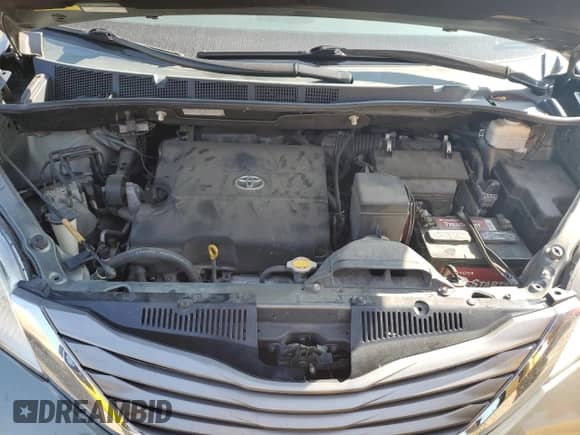2012 Toyota Sienna XLE z VIN 5TDDK3DC2CS042995, wystawiony jako Copart lot #81154875 z przebiegiem 241 918 mil mil oraz Czysty tytuł • Clean title. Historia ofert i sprzedaży dostępna na DreamBid. Obrazek 12.