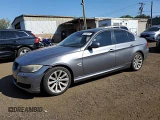 2009 BMW 3 Series 328i xDrive с VIN WBAPK53539A643332, выставлен на аукционе Copart как лот 81184735 с пробегом 124 612 миль миль и Списание • Salvage title. История ставок и продаж доступна на DreamBid. Изображение 1.
