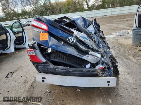 2014 Toyota Camry SE с VIN 4T1BF1FK3EU787477, выставлен на аукционе Copart как лот 85171705 с пробегом Не указан миль и На запчасти • Non repairable. История ставок и продаж доступна на DreamBid. Изображение 6.