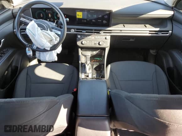 2025 Hyundai Tucson SE with VIN 5NMJACDE3SH528451, listed as a Copart auction lot 71825415 with 10,712 mi miles and Salvage title. Bid and sale history available at DreamBid. Image 8.