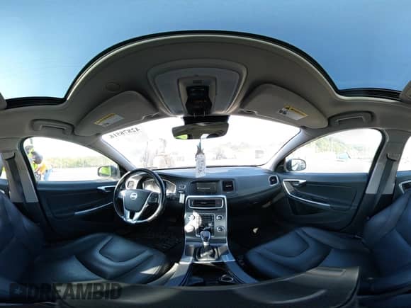 2015 Volvo S60 T5 Premier с VIN YV1612TK3F2363609, выставлен на аукционе IAAI как лот 42878515 с пробегом 85 058 миль миль и . История ставок и продаж доступна на DreamBid. Изображение 18.