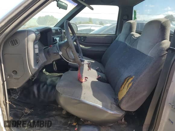 1996 Chevrolet S-10 z VIN 1GCCS1441T8221669, wystawiony jako Copart lot #49535365 z przebiegiem 109 020 mil mil oraz Czysty tytuł • Clean title. Historia ofert i sprzedaży dostępna na DreamBid. Obrazek 7.