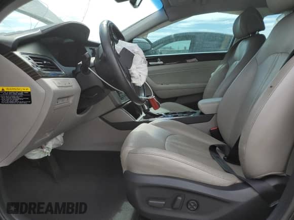 2017 Hyundai Sonata Limited с VIN KMHE54L20HA072698, выставлен на аукционе Copart как лот 82130595 с пробегом 97 881 миль миль и Списание • Salvage title. История ставок и продаж доступна на DreamBid. Изображение 7.