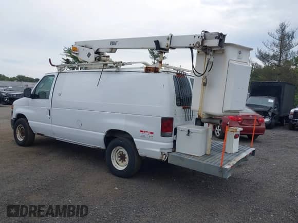 2008 Ford Econoline Cargo Commercial with VIN 1FTSE34L88DB30905, listed as a IAAI auction lot 43115955 with 125,908 mi miles and . Bid and sale history available at DreamBid. Image 3.