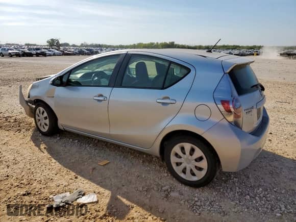 2012 Toyota Prius Two with VIN JTDKDTB33C1020599, listed as a Copart auction lot 81000685 with 198,043 mi miles and Salvage title. Bid and sale history available at DreamBid. Image 2.
