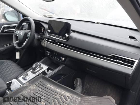2023 Mitsubishi Outlander SEL z VIN JA4J4VA87PZ016822, wystawiony jako IAAI lot #41673740 z przebiegiem 22 164 mil mil oraz . Historia ofert i sprzedaży dostępna na DreamBid. Obrazek 5.