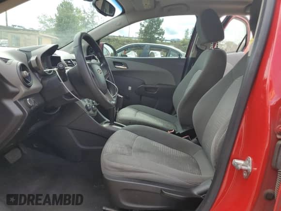 2012 Chevrolet Sonic LS z VIN 1G1JA5SH8C4149814, wystawiony jako Copart lot #81399975 z przebiegiem 97 391 mil mil oraz Szkoda całkowita • Salvage title. Historia ofert i sprzedaży dostępna na DreamBid. Obrazek 7.
