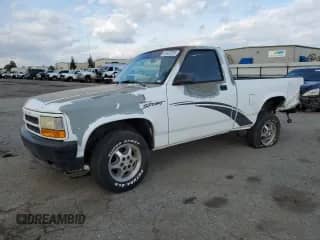 1996 Dodge Dakota with VIN 1B7FL26P3TS670815, listed as a Copart auction lot 45402335 with 87,244 mi miles and Salvage title. Bid and sale history available at DreamBid. Image 1.