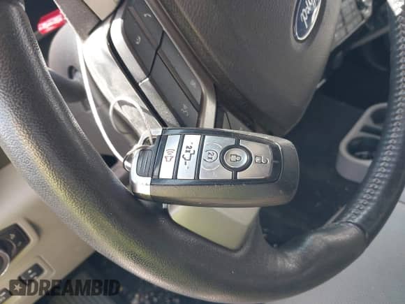 2018 Ford F-150 XL z VIN 1FTFW1EG0JKC58870, wystawiony jako IAAI lot #43209369 z przebiegiem 122 374 mil mil oraz . Historia ofert i sprzedaży dostępna na DreamBid. Obrazek 11.