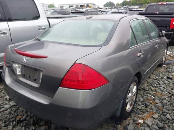 2006 Honda Accord EX-L z VIN 1HGCM56866A125228, wystawiony jako IAAI lot #42252525 z przebiegiem 254 398 mil mil oraz . Historia ofert i sprzedaży dostępna na DreamBid. Obrazek 4.