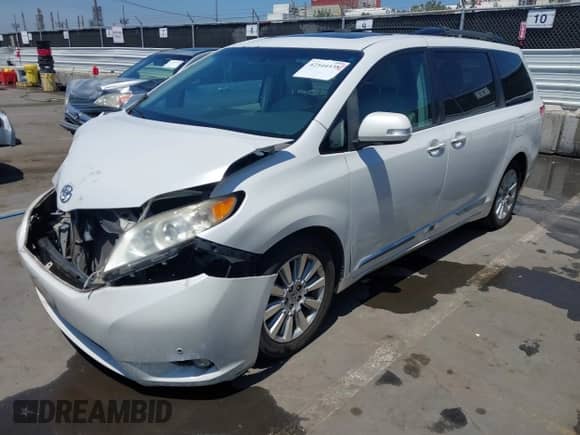 2013 Toyota Sienna XLE AAS with VIN 5TDYK3DC9DS375018, listed as a IAAI auction lot 42544538 with 220,959 mi miles and . Bid and sale history available at DreamBid. Image 2.