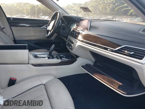 2019 BMW 7 Series 740i xDrive with VIN WBA7E4C53KGV70385, listed as a IAAI auction lot 39556837 with Not provided miles and . Bid and sale history available at DreamBid. Image 5.