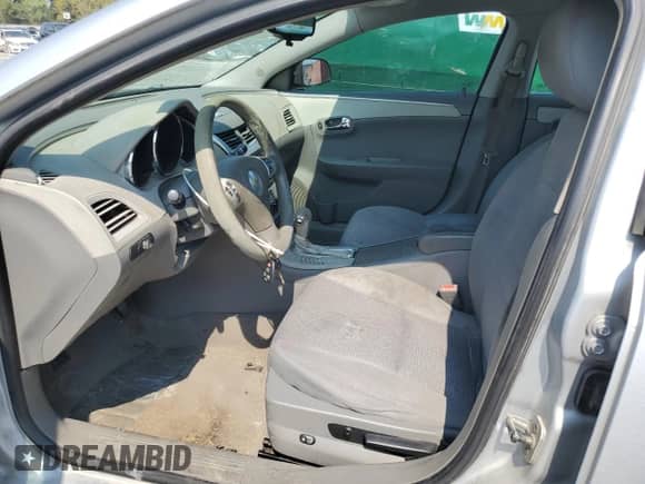 2010 Chevrolet Malibu 1LS с VIN 1G1ZB5EB4AF259221, выставлен на аукционе Copart как лот 70957585 с пробегом 179 944 миль миль и Списание • Salvage title. История ставок и продаж доступна на DreamBid. Изображение 7.