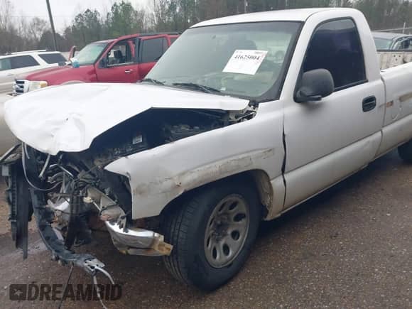 2005 GMC Sierra 1500 Work Truck z VIN 1GTEC14V15Z208030, wystawiony jako IAAI lot #41625004 z przebiegiem 340 630 mil mil oraz . Historia ofert i sprzedaży dostępna na DreamBid. Obrazek 14.