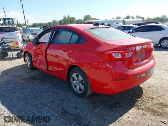 2017 Chevrolet Cruze LS z VIN 1G1BC5SM4H7185050, wystawiony jako IAAI lot #43115870 z przebiegiem 68 455 mil mil oraz . Historia ofert i sprzedaży dostępna na DreamBid. Obrazek 3.