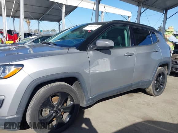 2020 Jeep Compass Latitude z VIN 3C4NJCBB1LT102627, wystawiony jako IAAI lot #41657827 z przebiegiem 68 371 mil mil oraz . Historia ofert i sprzedaży dostępna na DreamBid. Obrazek 14.