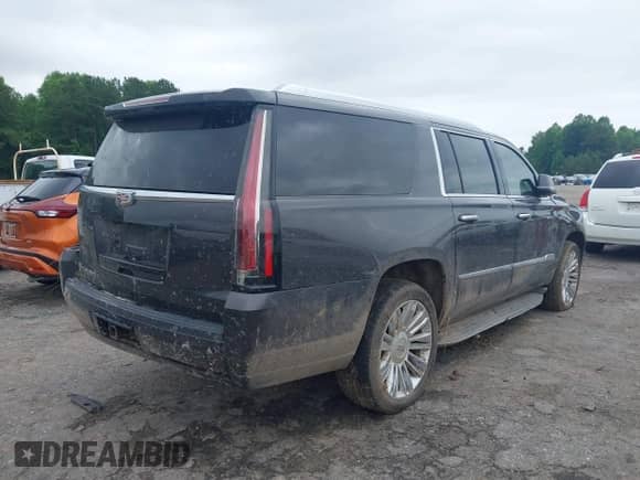 2016 Cadillac Escalade ESV Platinum с VIN 1GYS4KKJ1GR104298, выставлен на аукционе IAAI как лот 42347329 с пробегом 140 059 миль миль и . История ставок и продаж доступна на DreamBid. Изображение 4.