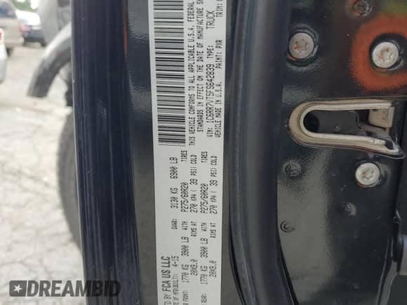 2015 Ram 1500 Laramie z VIN 1C6RR7VT5FS642839, wystawiony jako Copart lot #67793385 z przebiegiem 178 073 mil mil oraz Szkoda całkowita • Salvage title. Historia ofert i sprzedaży dostępna na DreamBid. Obrazek 13.