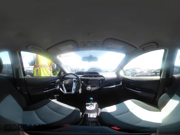 2016 Toyota Prius One z VIN JTDKDTB37G1115950, wystawiony jako IAAI lot #42353378 z przebiegiem 162 877 mil mil oraz . Historia ofert i sprzedaży dostępna na DreamBid. Obrazek 19.