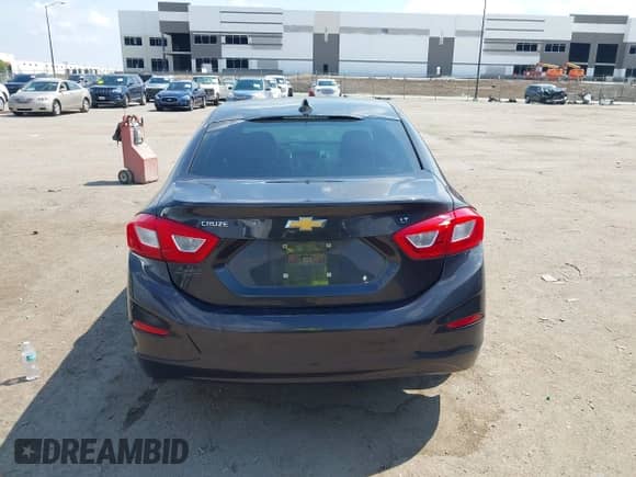 2016 Chevrolet Cruze LT z VIN 1G1BE5SM1G7288807, wystawiony jako IAAI lot #42988830 z przebiegiem 83 684 mil mil oraz . Historia ofert i sprzedaży dostępna na DreamBid. Obrazek 16.