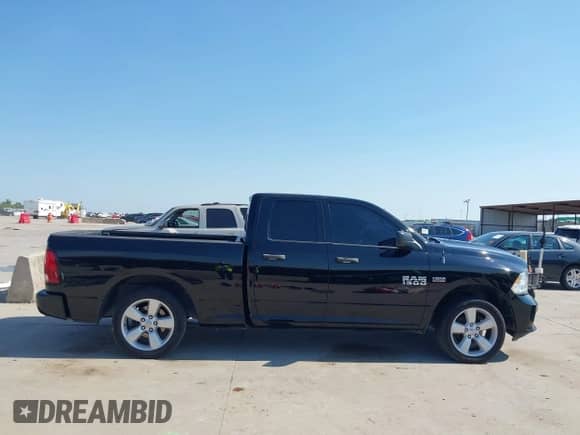 2013 Ram 1500 Express z VIN 1C6RR6FT0DS639403, wystawiony jako IAAI lot #43194312 z przebiegiem 127 825 mil mil oraz . Historia ofert i sprzedaży dostępna na DreamBid. Obrazek 14.