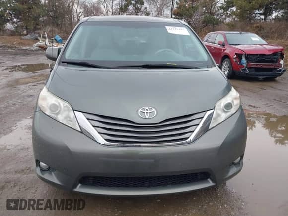 2013 Toyota Sienna XLE AAS with VIN 5TDYK3DC8DS375852, listed as a IAAI auction lot 41519437 with 91,828 mi miles and . Bid and sale history available at DreamBid. Image 12.