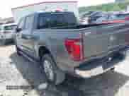 2024 Ford F-150 Lariat z VIN 1FTFW5L57RFB58262, wystawiony jako IAAI lot #42255702 z przebiegiem 4 763 mil mil oraz . Historia ofert i sprzedaży dostępna na DreamBid. Obrazek 3.