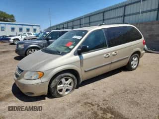 2005 Dodge Caravan SXT with VIN 1D4GP45R05B286486, listed as a Copart auction lot 69407135 with 176,623 mi miles and Clean title. Bid and sale history available at DreamBid. Image 1.