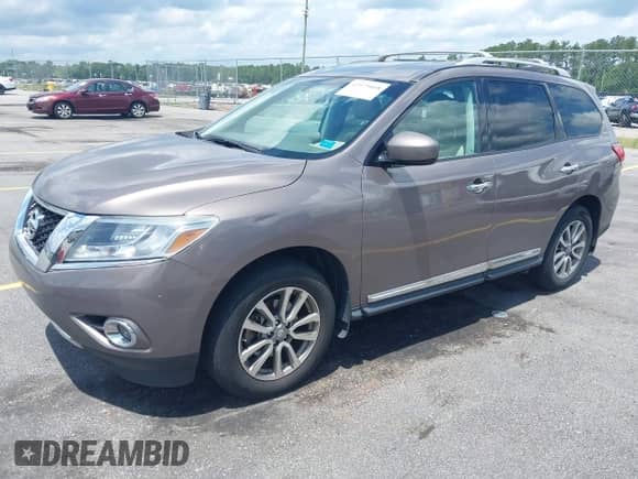 2014 Nissan Pathfinder SV with VIN 5N1AR2MMXEC639636, listed as a IAAI auction lot 42475668 with 184,578 mi miles and . Bid and sale history available at DreamBid. Image 2.