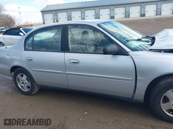 2005 Chevrolet Malibu Classic z VIN 1G1ND52F95M202420, wystawiony jako IAAI lot #41732637 z przebiegiem 144 144 mil mil oraz . Historia ofert i sprzedaży dostępna na DreamBid. Obrazek 13.