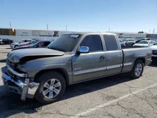 2000 Chevrolet Silverado 1500 LS z VIN 2GCEC19T4Y1347329, wystawiony jako Copart lot #62958145 z przebiegiem 227 891 mil mil oraz Szkoda całkowita • Salvage title. Historia ofert i sprzedaży dostępna na DreamBid. Obrazek 1.