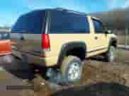 1998 Chevrolet Tahoe z VIN 3GNEK18R2WG122041, wystawiony jako IAAI lot #41543943 z przebiegiem 106 978 mil mil oraz . Historia ofert i sprzedaży dostępna na DreamBid. Obrazek 4.