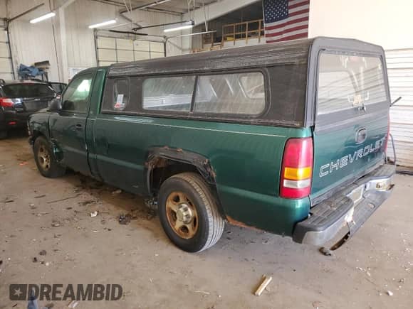 2000 Chevrolet Silverado 1500 with VIN 1GCEC14V9YE336558, listed as a Copart auction lot 48103205 with 265,858 mi miles and Clean title. Bid and sale history available at DreamBid. Image 2.