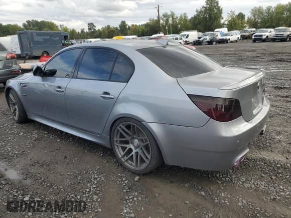 2006 BMW 5 Series M5 с VIN WBSNB93526CX06429, выставлен на аукционе Copart как лот 84451415 с пробегом 106 818 миль миль и Чистый • Clean title. История ставок и продаж доступна на DreamBid. Изображение 2.