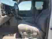 2000 Chevrolet Silverado 1500 LS z VIN 1GCEK19T4YE193674, wystawiony jako Copart lot #64790105 z przebiegiem 209 396 mil mil oraz Szkoda całkowita • Salvage title. Historia ofert i sprzedaży dostępna na DreamBid. Obrazek 7.