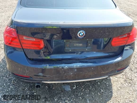 2014 BMW 3 Series 328i xDrive z VIN WBA3B3C51EJ982149, wystawiony jako IAAI lot #42897290 z przebiegiem 130 498 mil mil oraz . Historia ofert i sprzedaży dostępna na DreamBid. Obrazek 20.