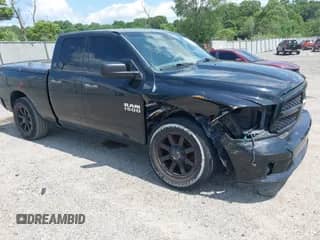 2013 Ram 1500 Express z VIN 1C6RR7FT7DS575267, wystawiony jako IAAI lot #42560883 z przebiegiem 208 310 mil mil oraz . Historia ofert i sprzedaży dostępna na DreamBid. Obrazek 1.
