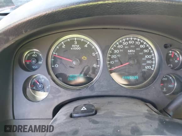 2007 Chevrolet Tahoe LTZ with VIN 1GNFK13027R249676, listed as a IAAI auction lot 43424132 with 296,751 mi miles and . Bid and sale history available at DreamBid. Image 7.