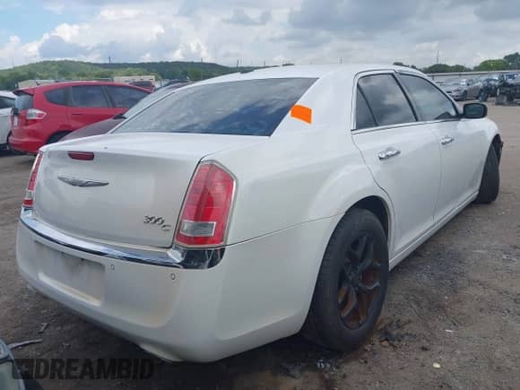 2011 Chrysler 300 C с VIN 2C3CA6CT9BH559813, выставлен на аукционе IAAI как лот 43121223 с пробегом 184 370 миль миль и . История ставок и продаж доступна на DreamBid. Изображение 4.