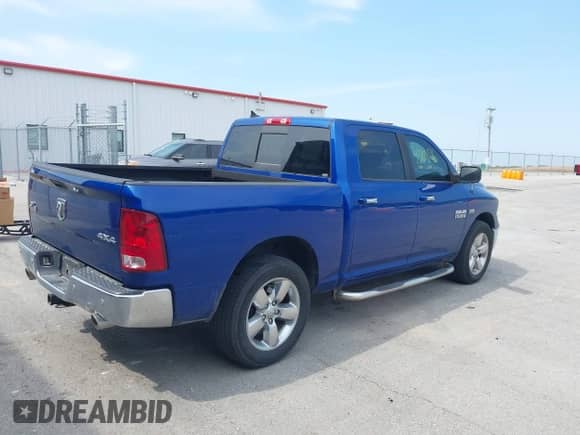 2015 Ram 1500 Outdoorsman z VIN 1C6RR7LT7FS622353, wystawiony jako IAAI lot #43201136 z przebiegiem 109 157 mil mil oraz . Historia ofert i sprzedaży dostępna na DreamBid. Obrazek 4.