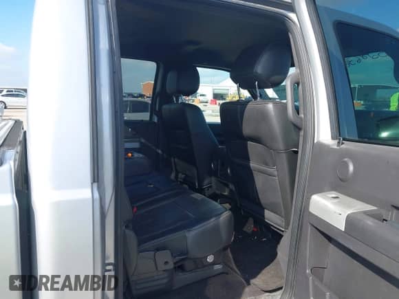 2015 Ford F-250 Lariat z VIN 1FT7W2BT6FEA39039, wystawiony jako IAAI lot #43528636 z przebiegiem 247 510 mil mil oraz . Historia ofert i sprzedaży dostępna na DreamBid. Obrazek 8.