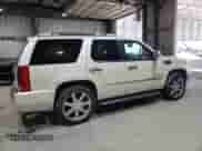 2009 Cadillac Escalade z VIN 1GYFK43569R209961, wystawiony jako Copart lot #54011705 z przebiegiem 143 894 mil mil oraz Czysty tytuł • Clean title. Historia ofert i sprzedaży dostępna na DreamBid. Obrazek 3.