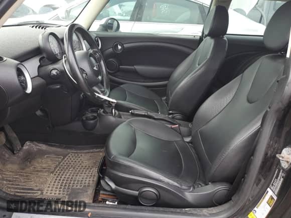 2013 MINI Hardtop with VIN WMWSU3C57DT678722, listed as a Copart auction lot 82671185 with 134,247 mi miles and Clean title. Bid and sale history available at DreamBid. Image 7.