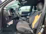 2017 Toyota Tacoma SR5 с VIN 3TMDZ5BN5HM017544, выставлен на аукционе Copart как лот 71926035 с пробегом 117 939 миль миль и Списание • Salvage title. История ставок и продаж доступна на DreamBid. Изображение 7.