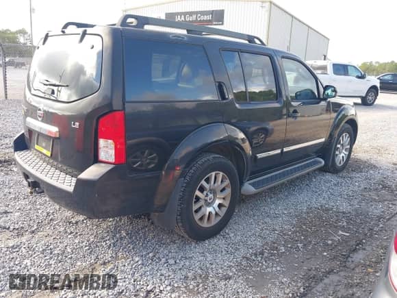2011 Nissan Pathfinder LE z VIN 5N1AR1NN9BC610416, wystawiony jako IAAI lot #43388796 z przebiegiem 213 917 mil mil oraz . Historia ofert i sprzedaży dostępna na DreamBid. Obrazek 4.